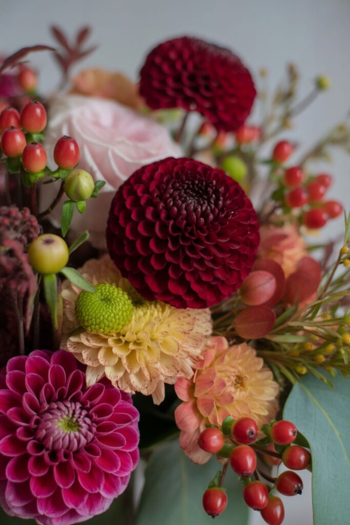 20+Fall Centerpiece Ideas with Flowers Stunning Floral Arrangements 3 Textured Berry and Bloom Combination